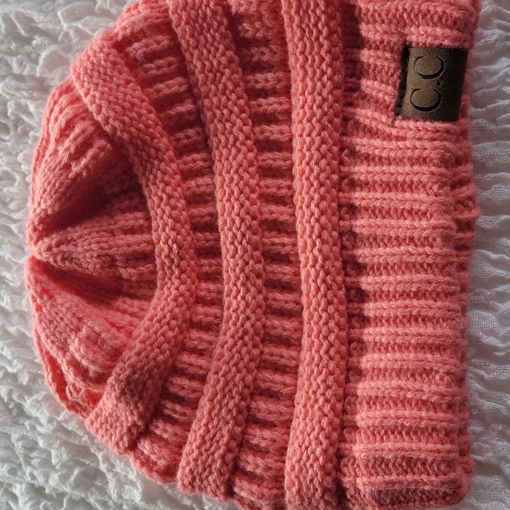 Knit hat from CC - Picture 1 of 3